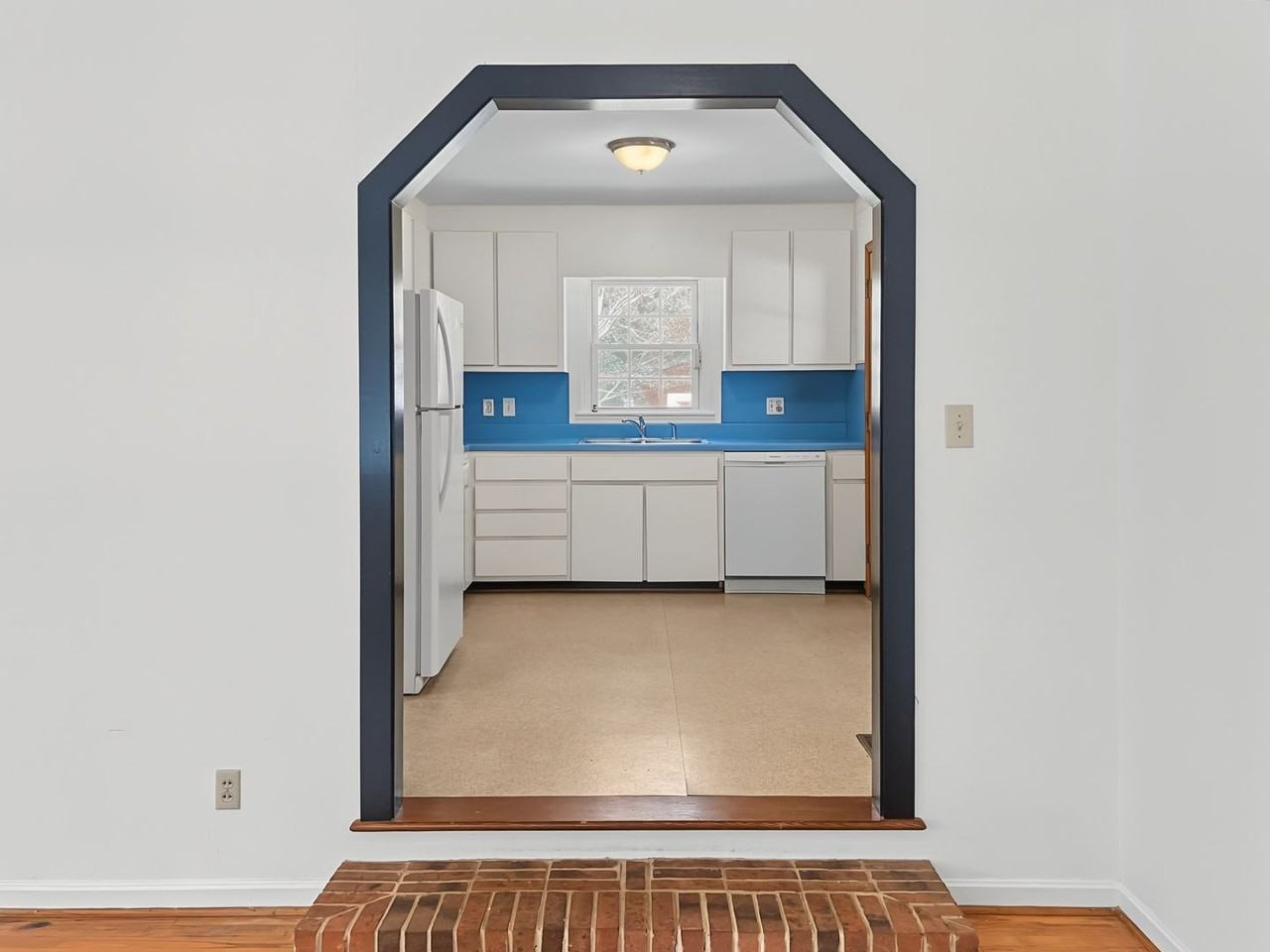 6909 Justice Dr - Photo 2 of 24