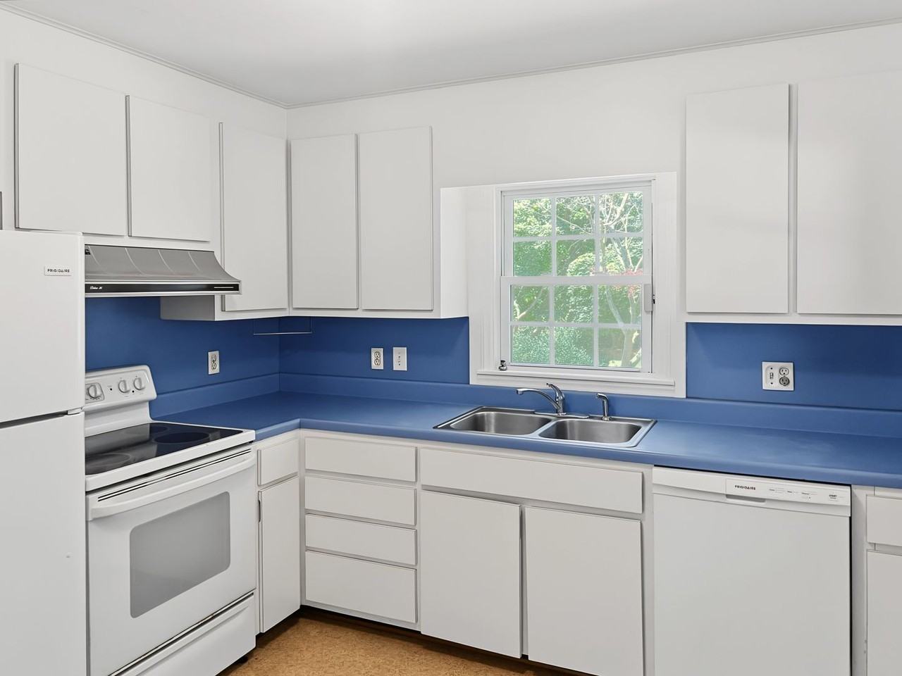 6909 Justice Dr - Photo 4 of 24