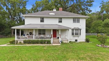 featured image of 10200 Grandview Rd
