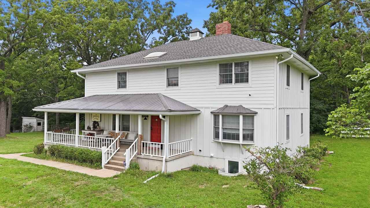 10200 Grandview Rd - Photo 2 of 49