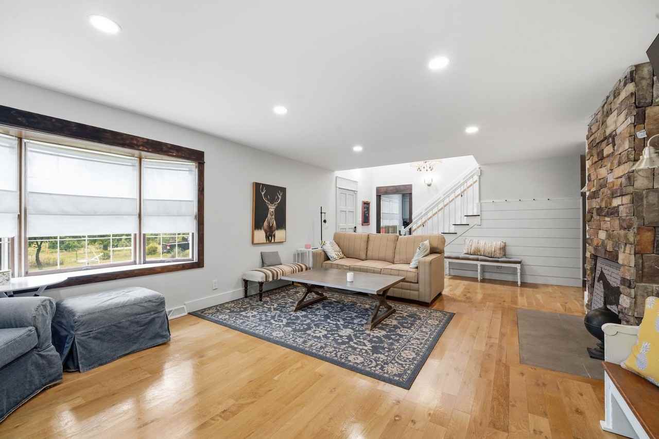10200 Grandview Rd - Photo 5 of 49