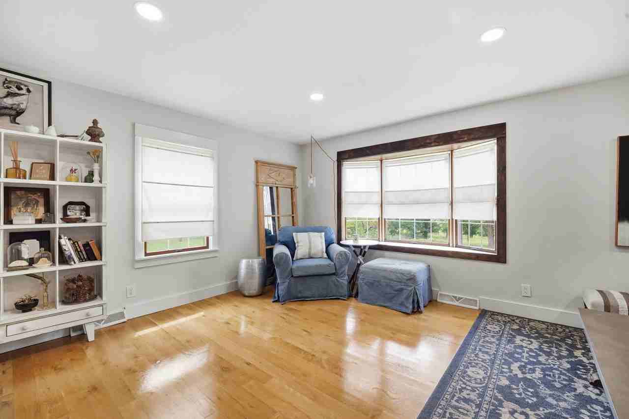 10200 Grandview Rd - Photo 7 of 49