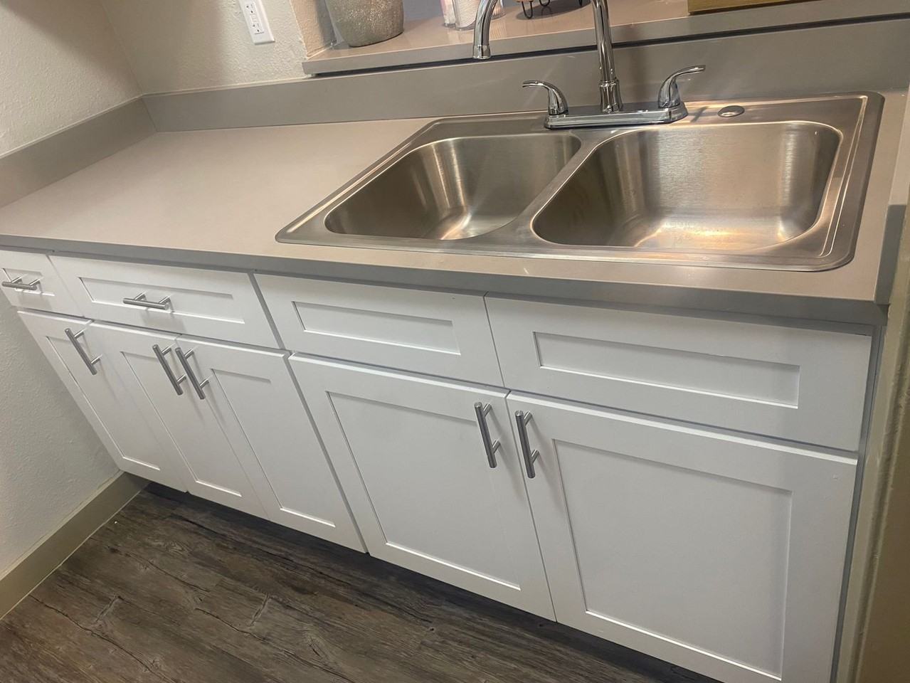Spanish Point Apartments - Photo 2 of 2