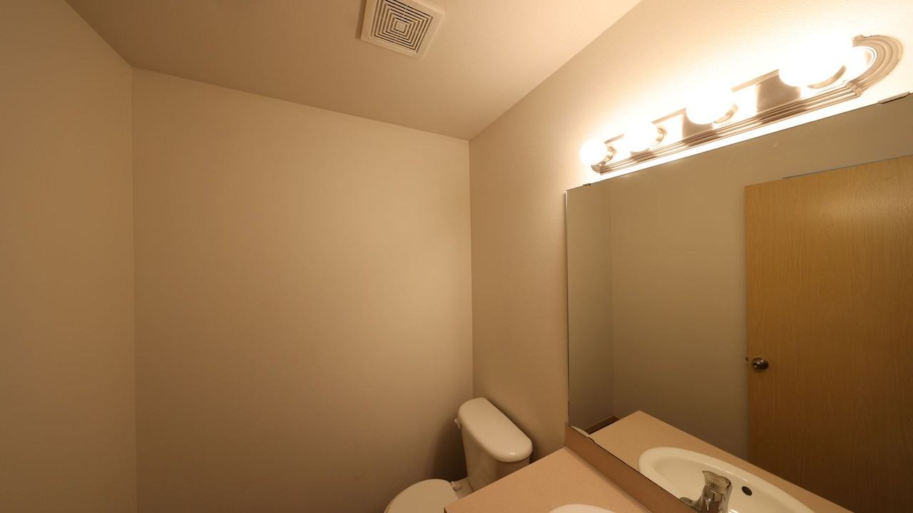 1225 N Oak Harbor St #H2 - Photo 4 of 7
