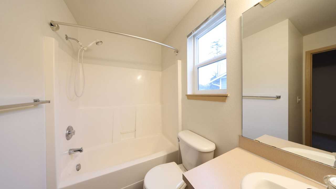 1225 N Oak Harbor St #H2 - Photo 7 of 7