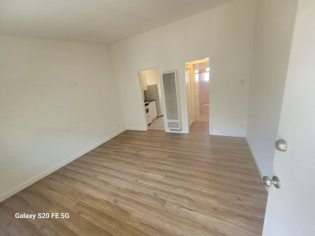 7263 W Manchester Ave - Photo 3 of 7