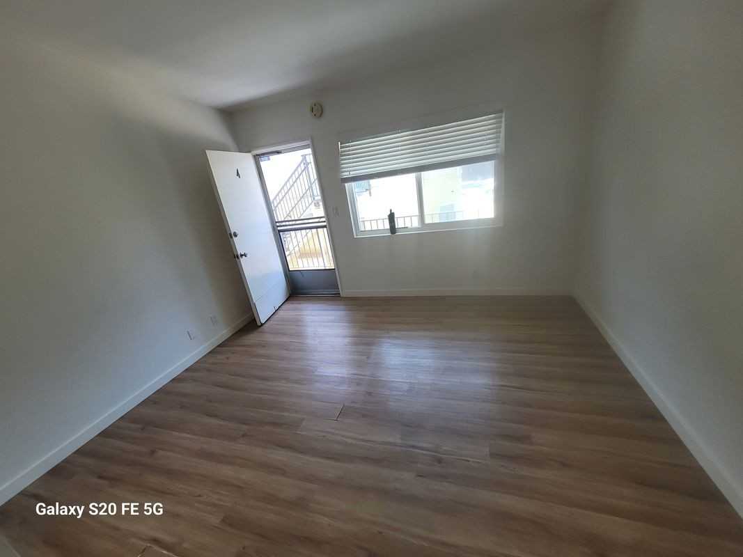7263 W Manchester Ave - Photo 7 of 7