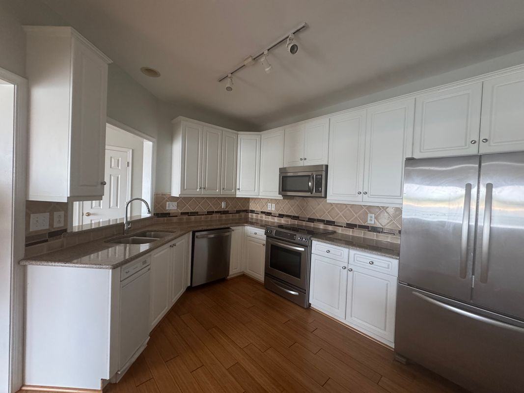 9462 Bay Front Dr - Photo 2 of 25