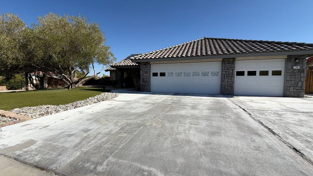 136 W Cielo Ave - Photo 2 of 17
