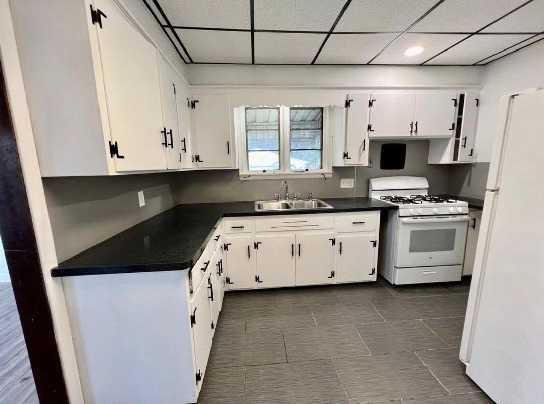 1114 Underwood Ave - Photo 4 of 11