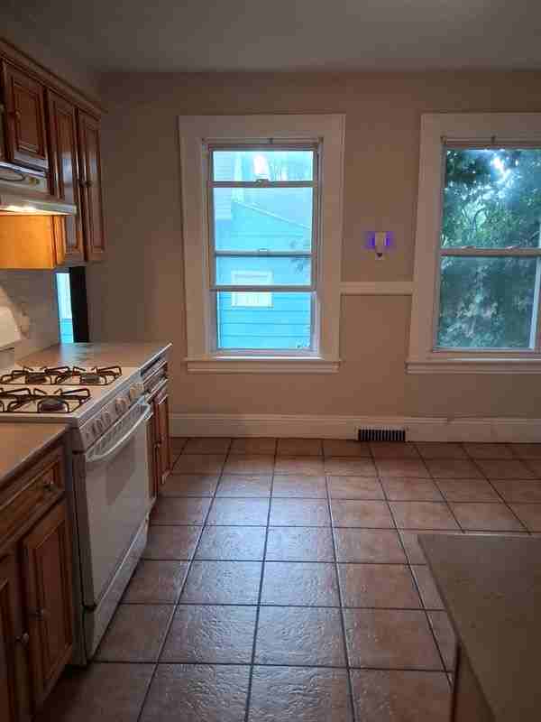 73 Morehouse St - Photo 7 of 12