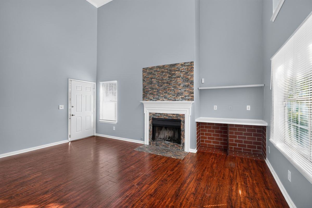 1024 Wiltshire Way - Photo 2 of 20