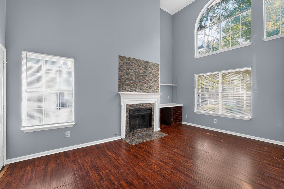 1024 Wiltshire Way - Photo 3 of 20