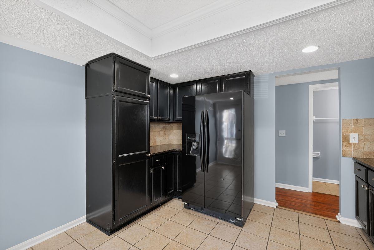 1024 Wiltshire Way - Photo 6 of 20