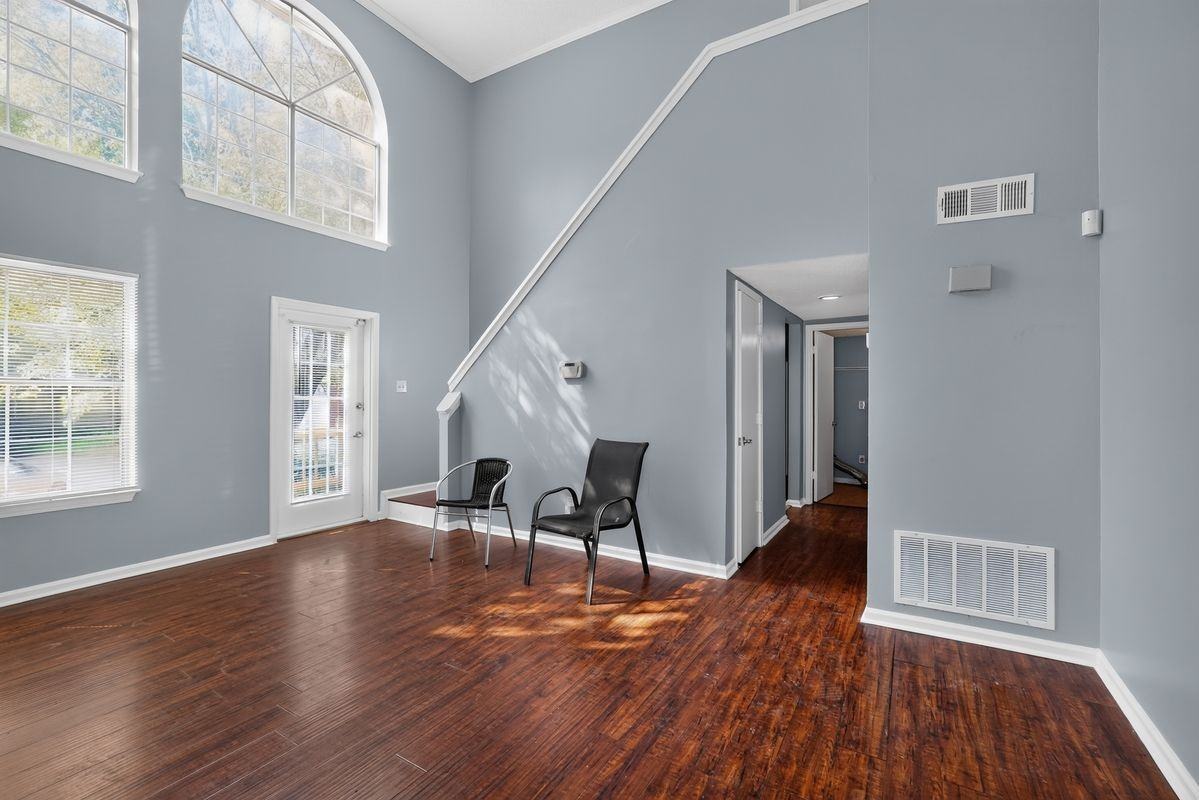 1024 Wiltshire Way - Photo 7 of 20