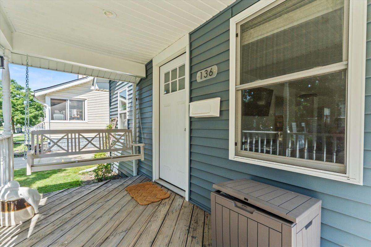 136 W Mapledale Ave - Photo 3 of 15