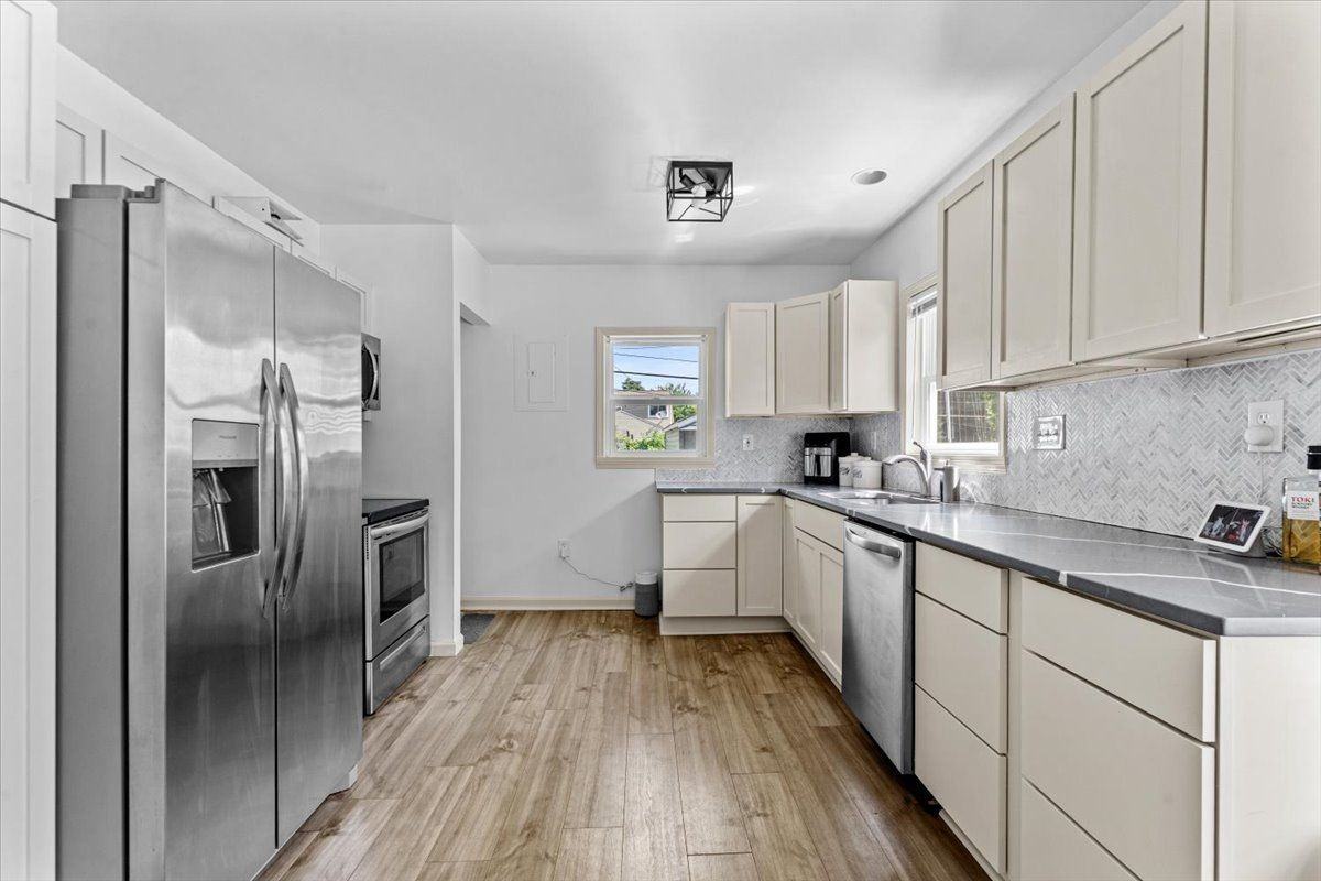136 W Mapledale Ave - Photo 6 of 15