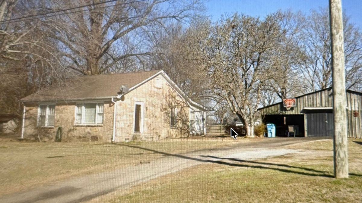 202 Munford Ave - Photo 3 of 3