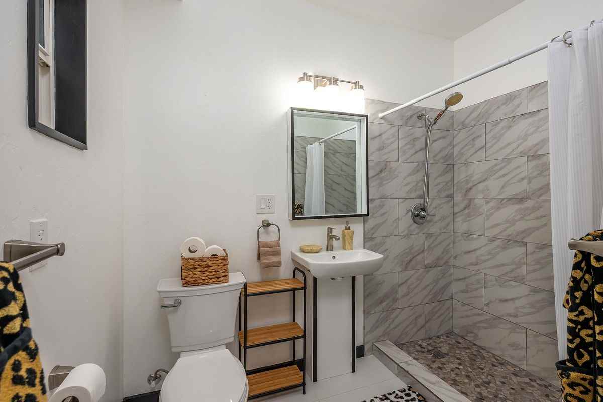 4741 Point Loma Ave - Photo 4 of 8