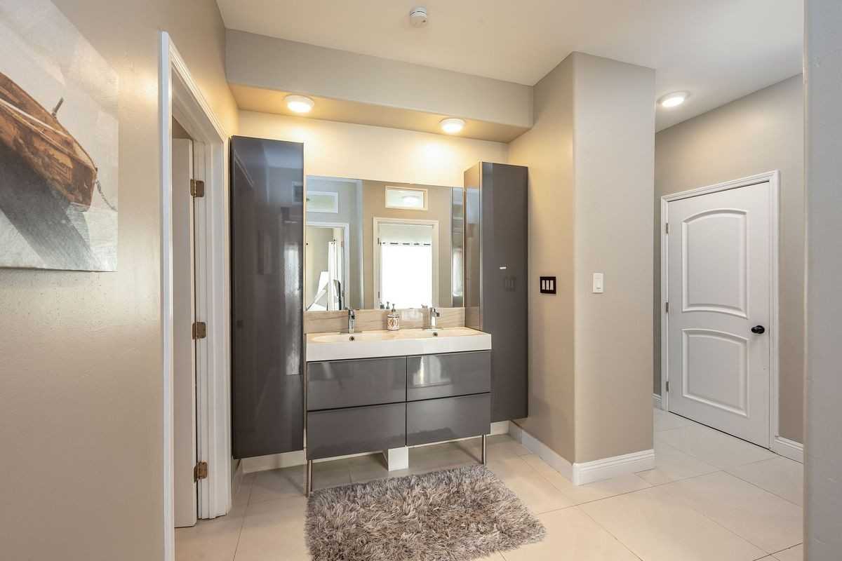 4741 Point Loma Ave - Photo 6 of 8