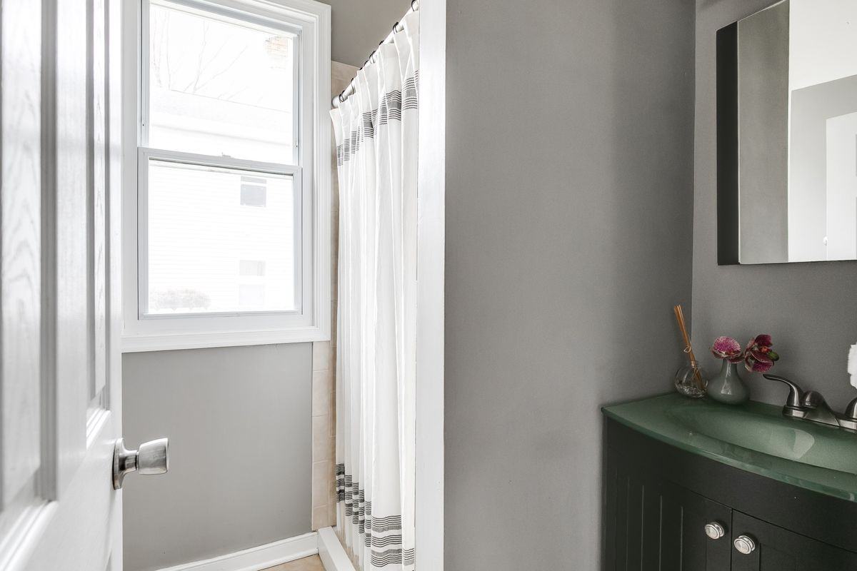 3314 2nd Ave - Photo 4 of 48