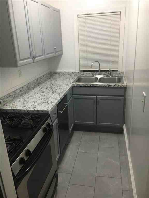 152 Webster St ##1 - Photo 5 of 11