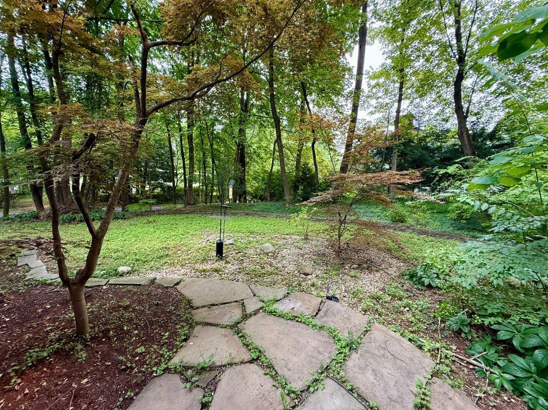 325 Highland Rd - Photo 3 of 22