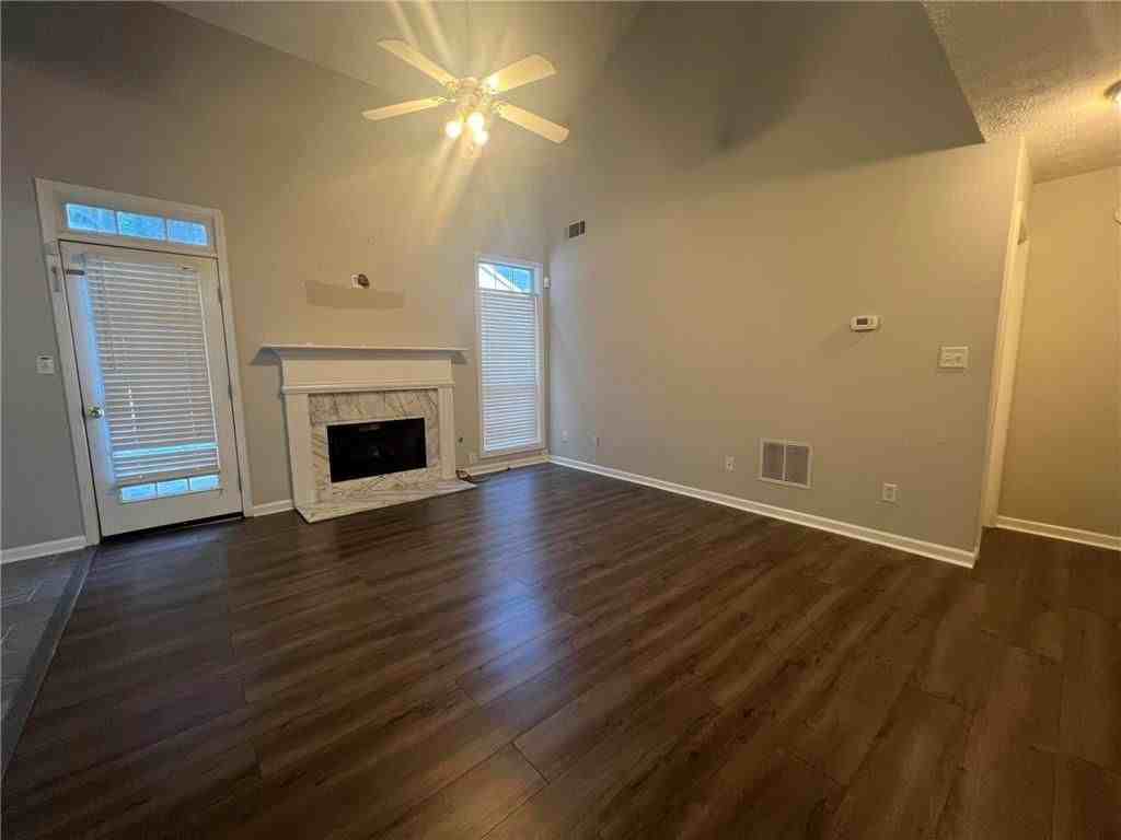665 Peachtree Trails Dr - Photo 4 of 13