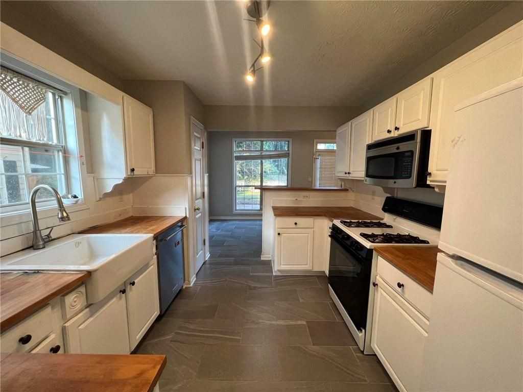 665 Peachtree Trails Dr - Photo 5 of 13
