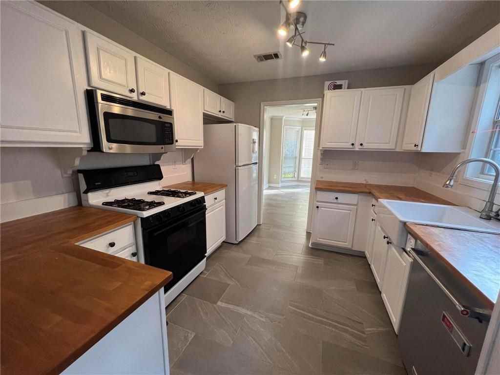 665 Peachtree Trails Dr - Photo 6 of 13