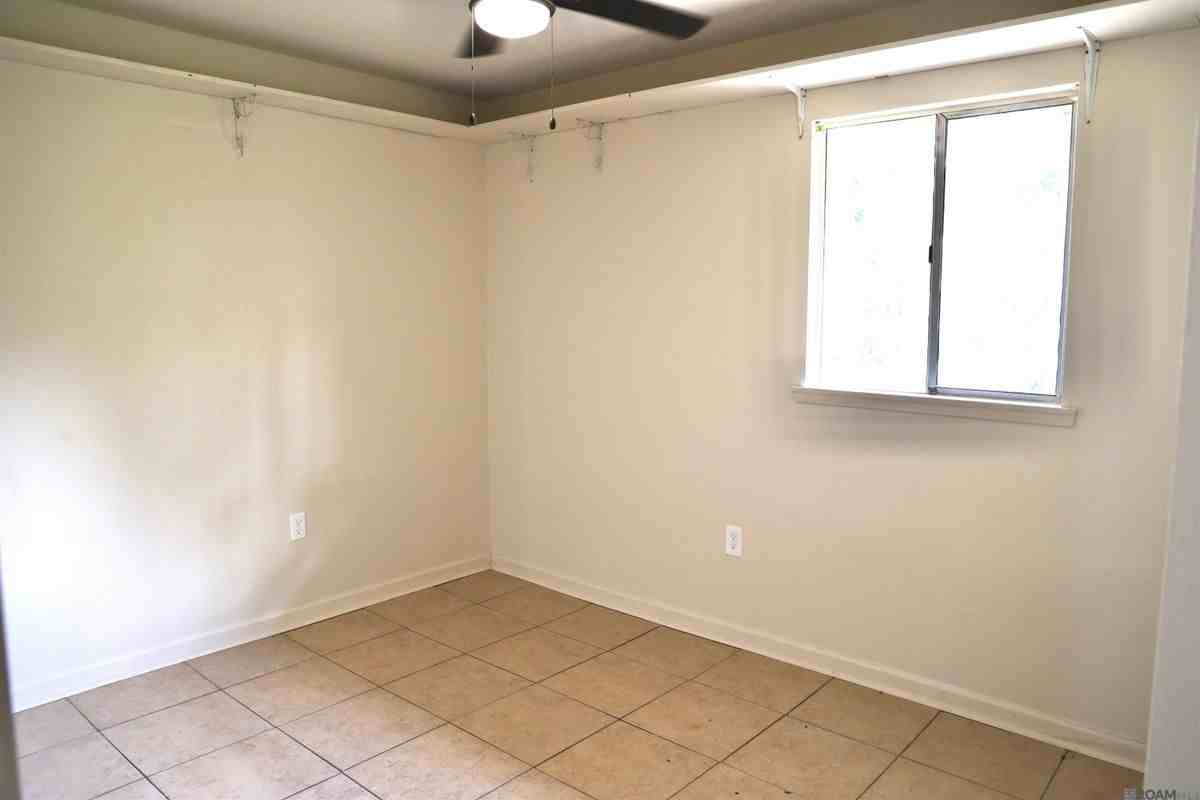 10716 Cletus Dr - Photo 5 of 10