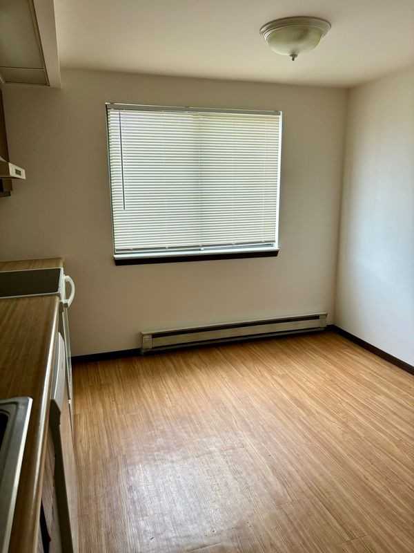 21 Barton Ct ##4 - Photo 2 of 11