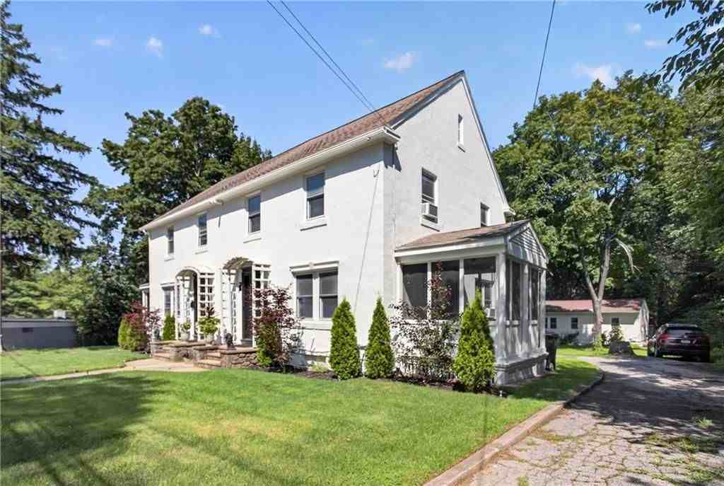 476 Providence St - Photo 3 of 50