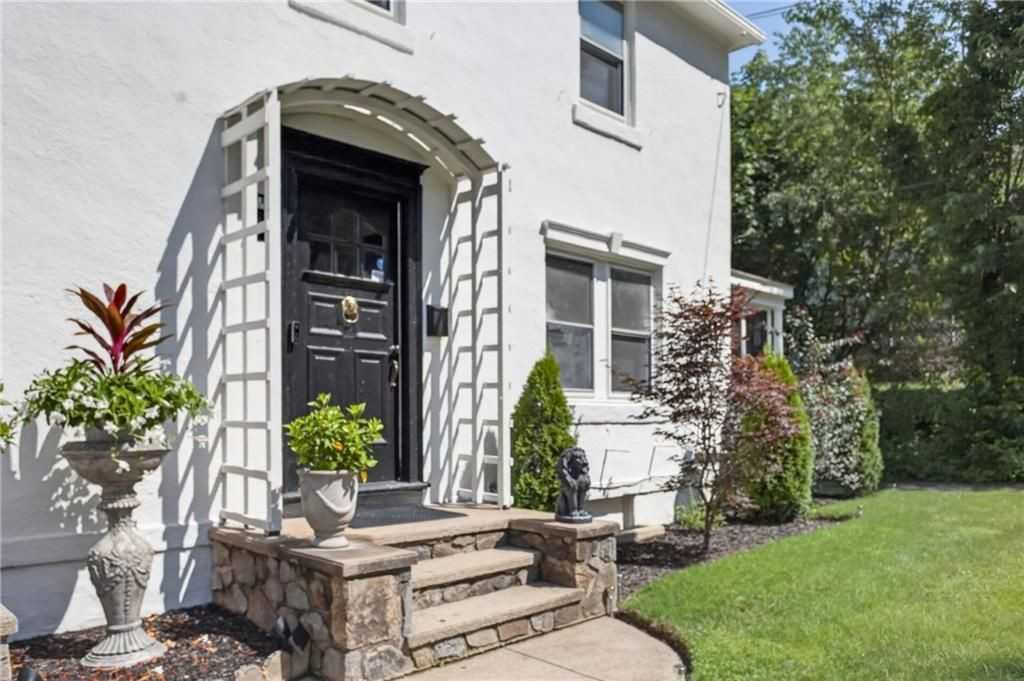 476 Providence St - Photo 5 of 50