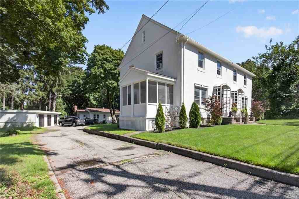 476 Providence St - Photo 6 of 50