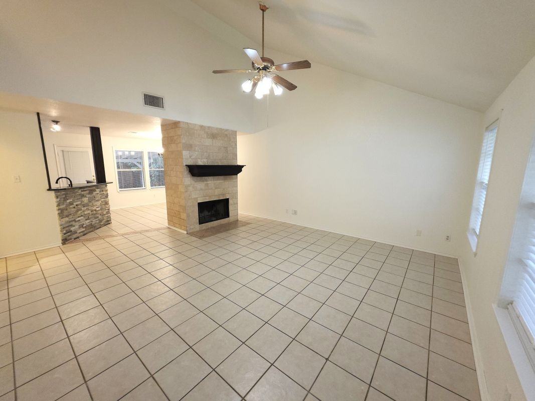 1600 Hollow Tree Blvd - Photo 2 of 37