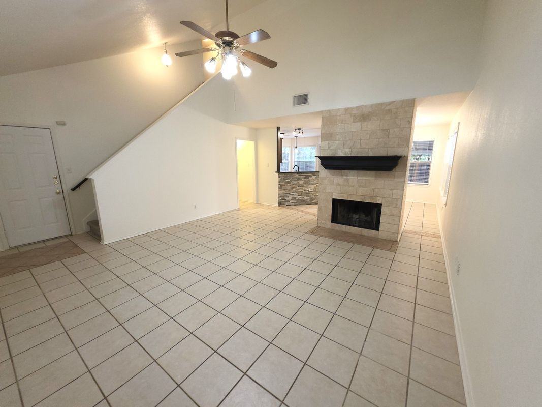 1600 Hollow Tree Blvd - Photo 3 of 37