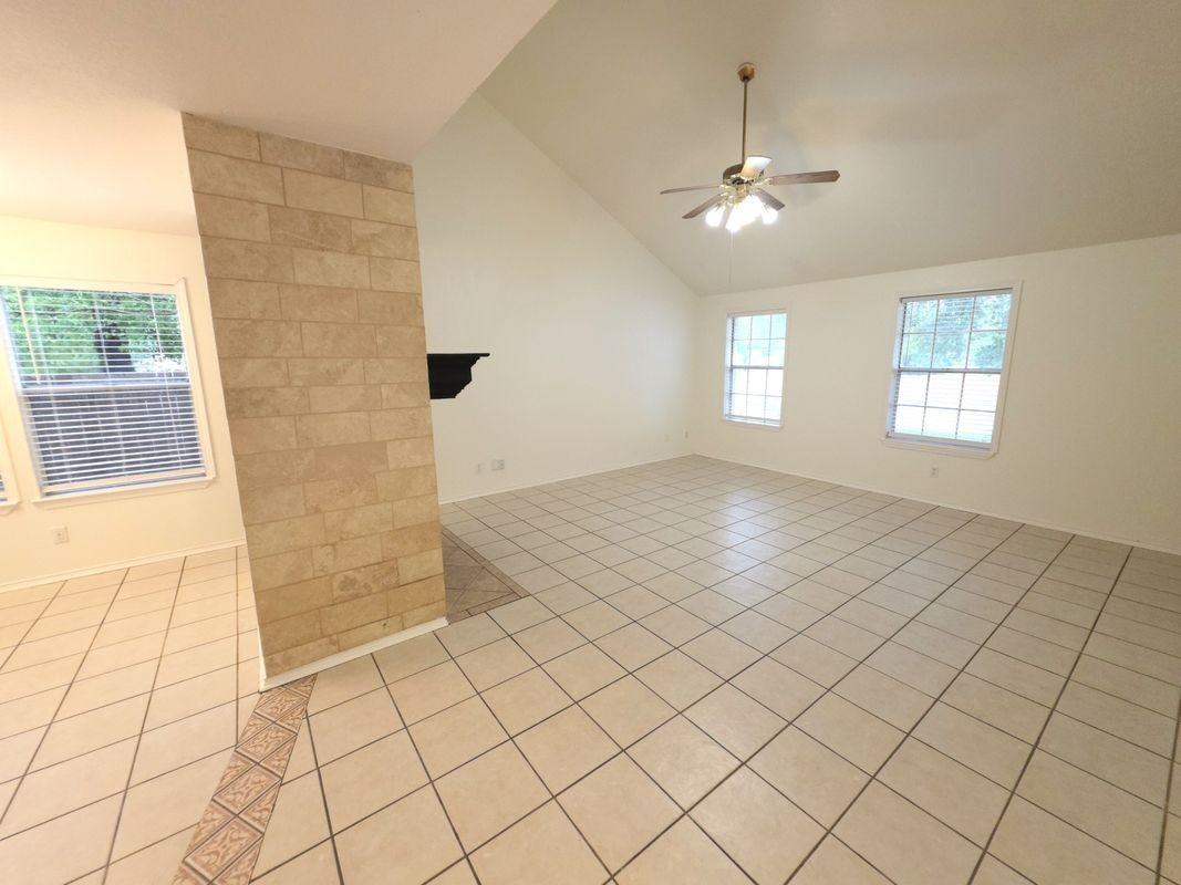 1600 Hollow Tree Blvd - Photo 4 of 37