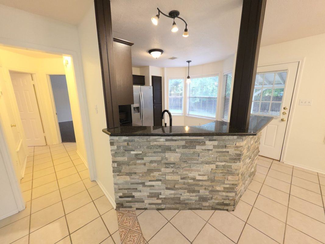 1600 Hollow Tree Blvd - Photo 7 of 37
