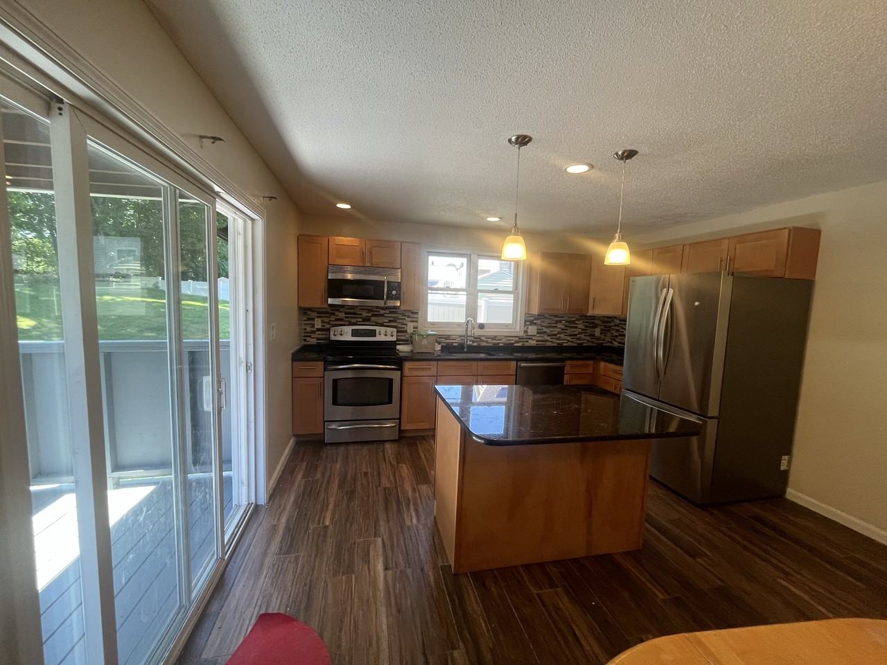 798 Canterbury St - Photo 2 of 15