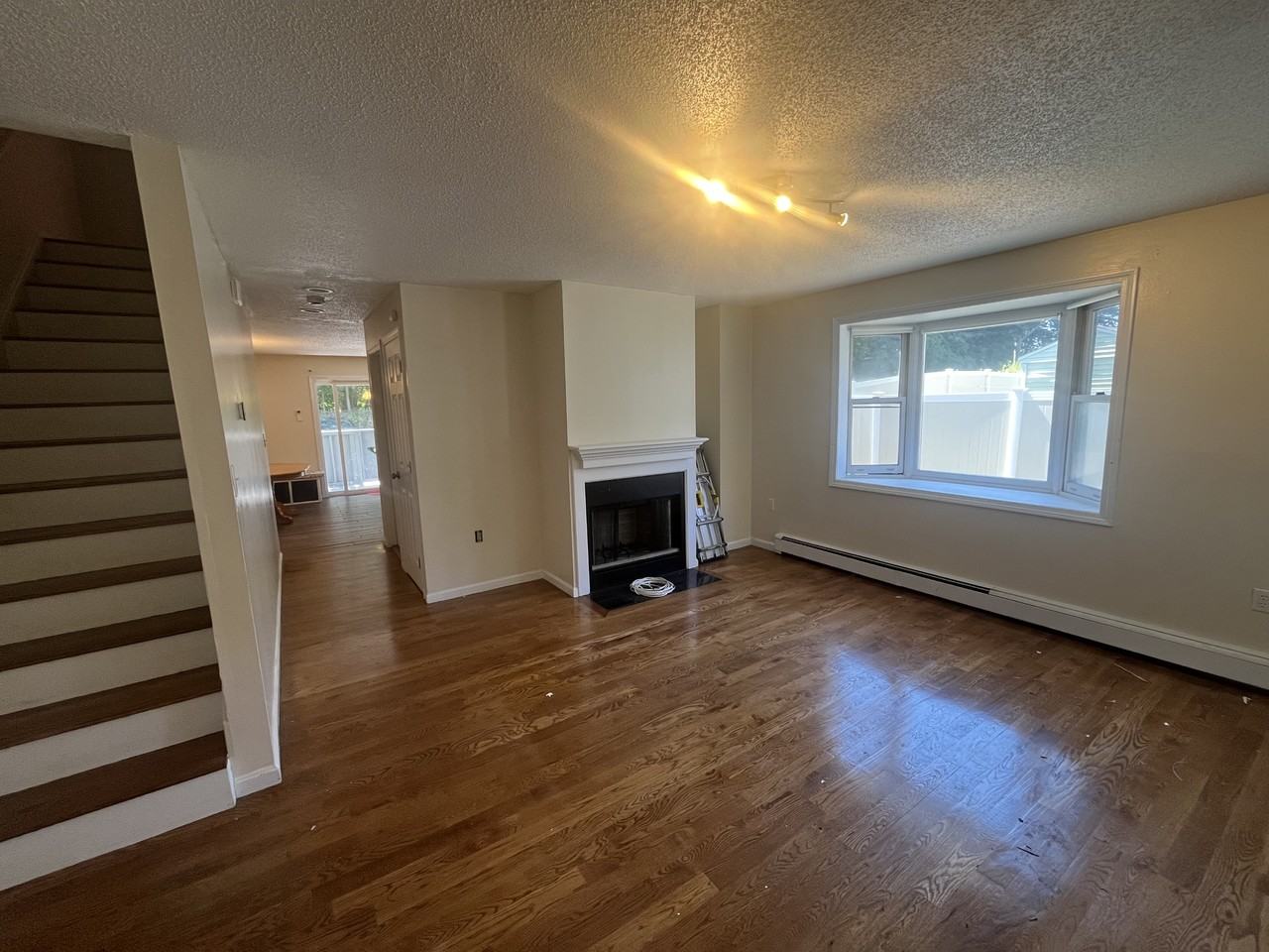 798 Canterbury St - Photo 5 of 15
