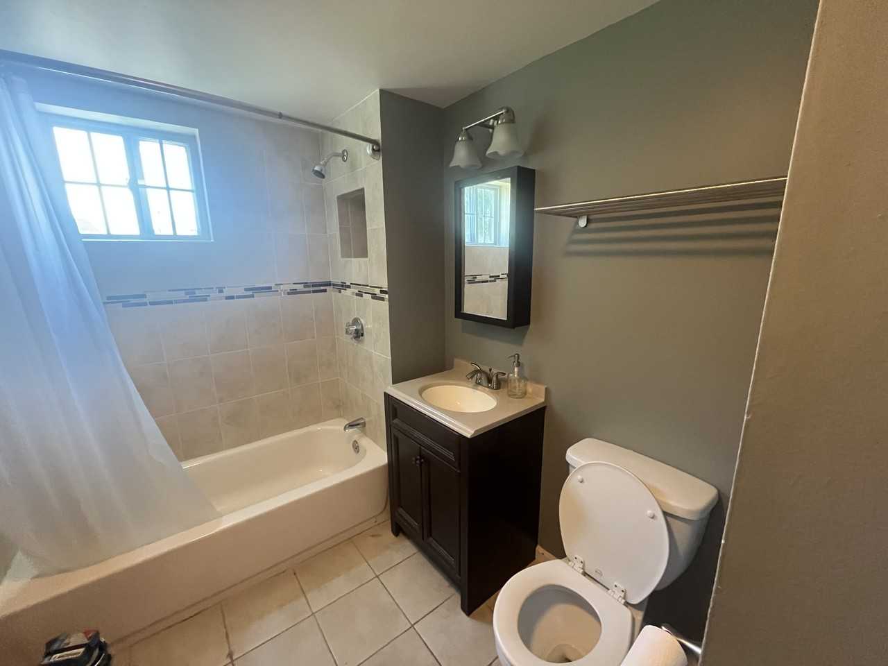 798 Canterbury St - Photo 6 of 15