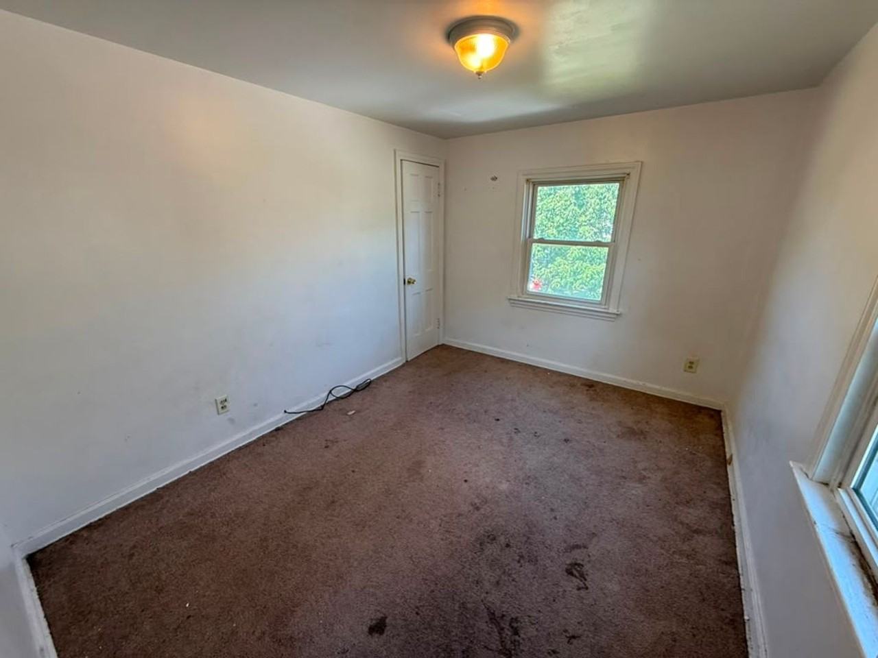 995 Helmsdale Rd - Photo 3 of 24