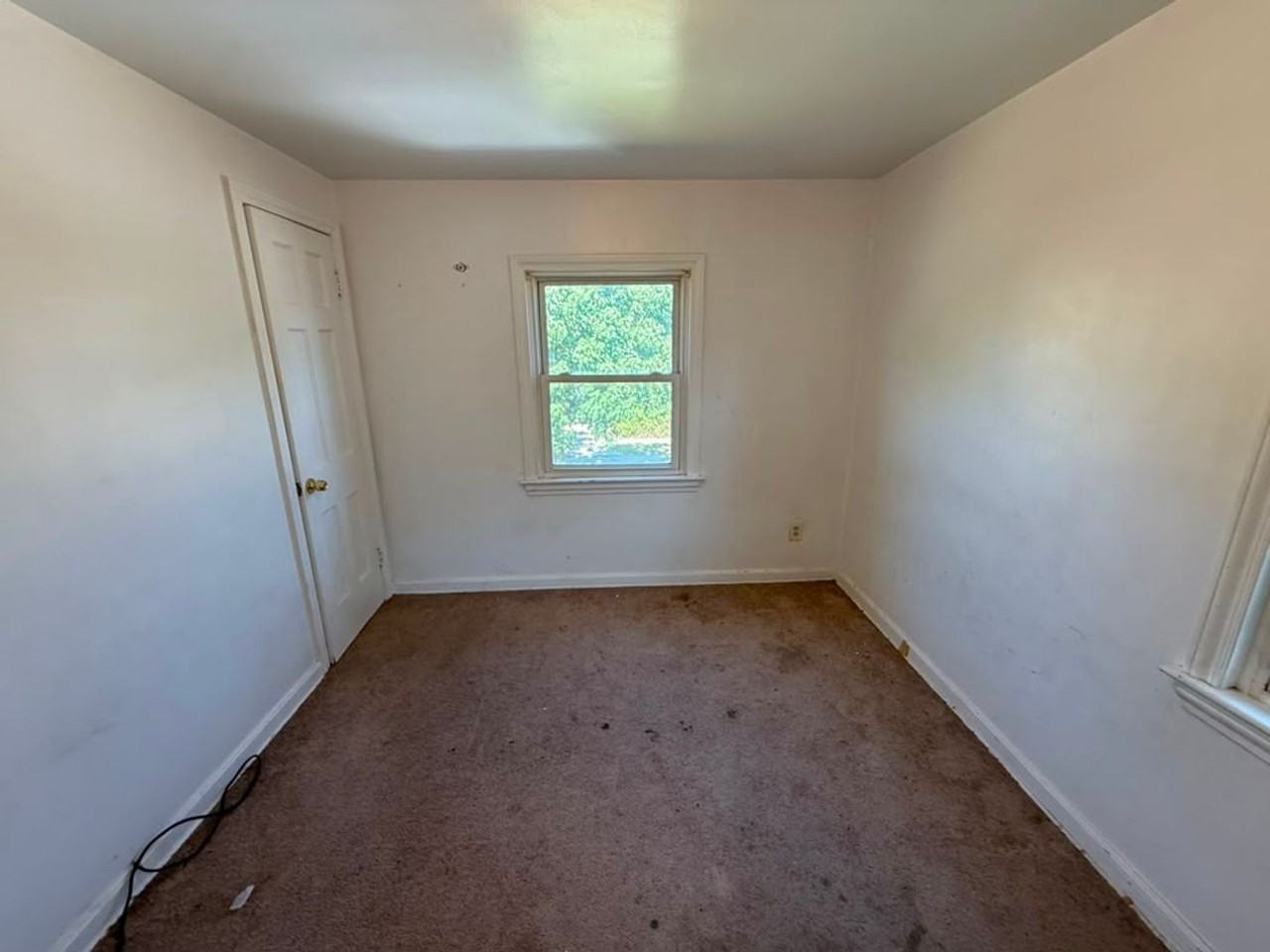995 Helmsdale Rd - Photo 4 of 24