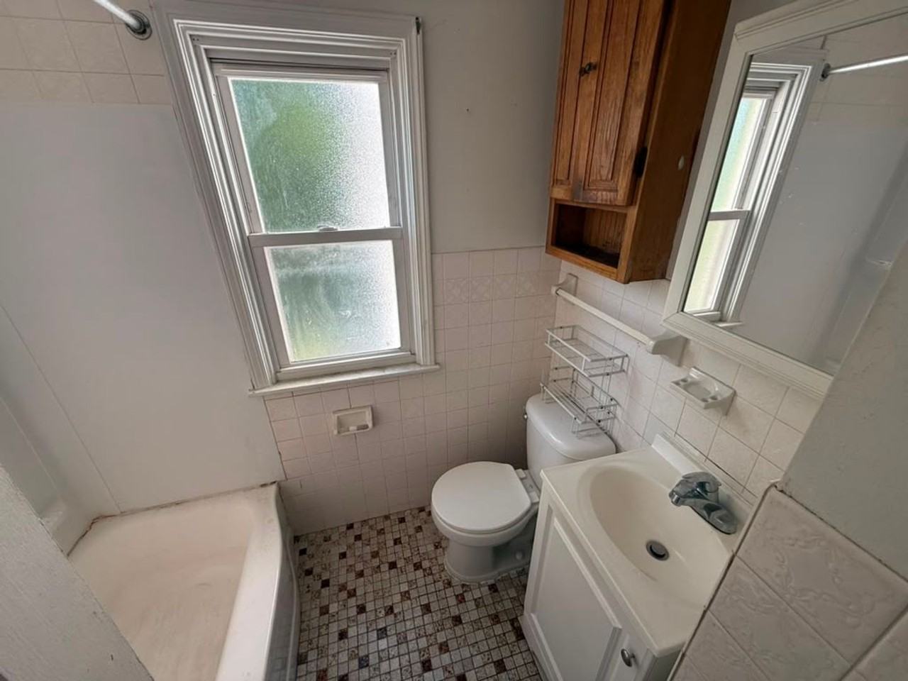 995 Helmsdale Rd - Photo 5 of 24