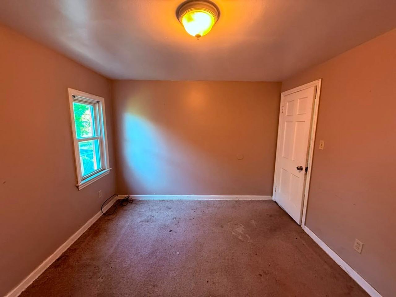 995 Helmsdale Rd - Photo 7 of 24