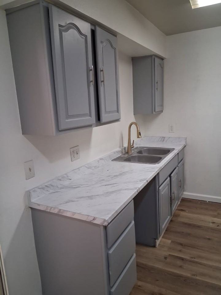 605 N 5th Ave #B - Photo 4 of 9