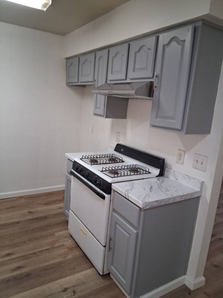 605 N 5th Ave #B - Photo 6 of 9