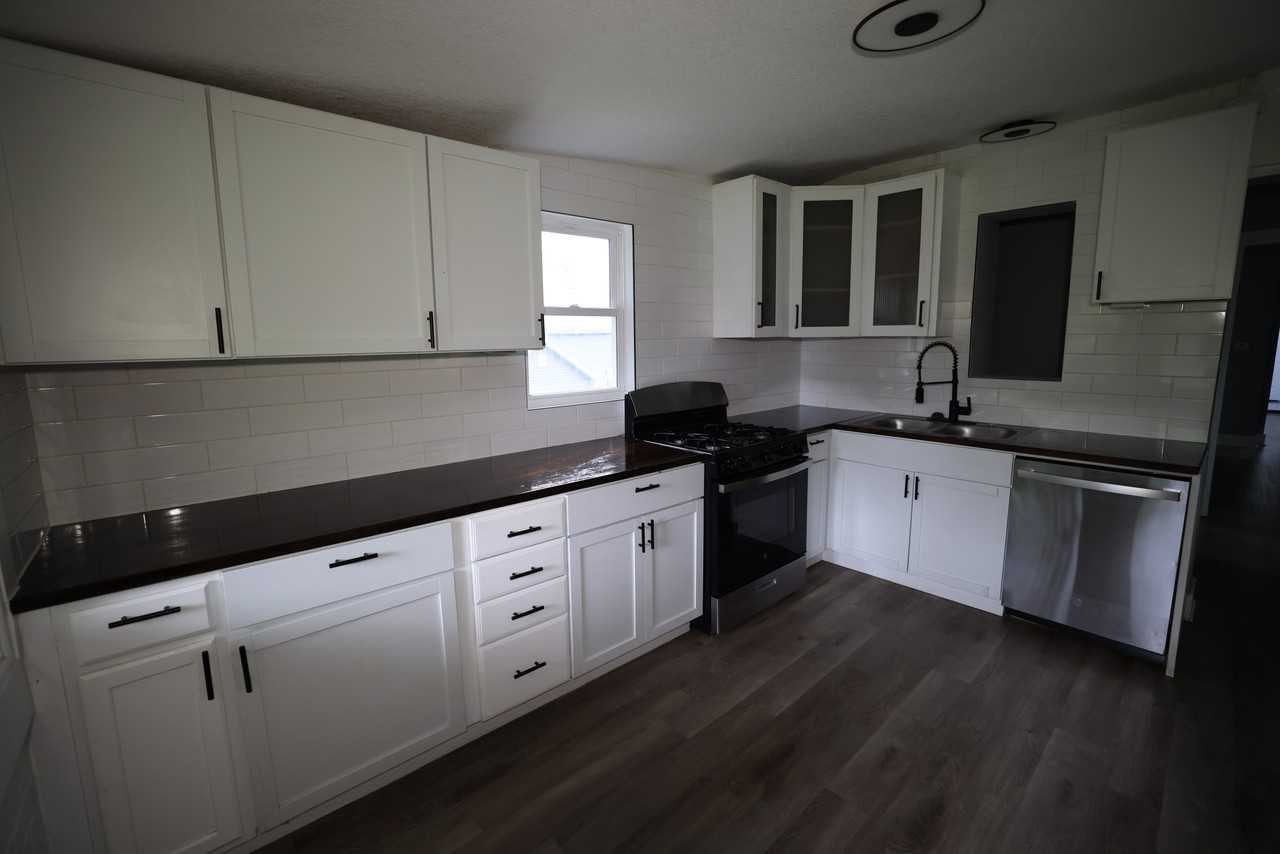 1962 Francis Ave - Photo 4 of 21