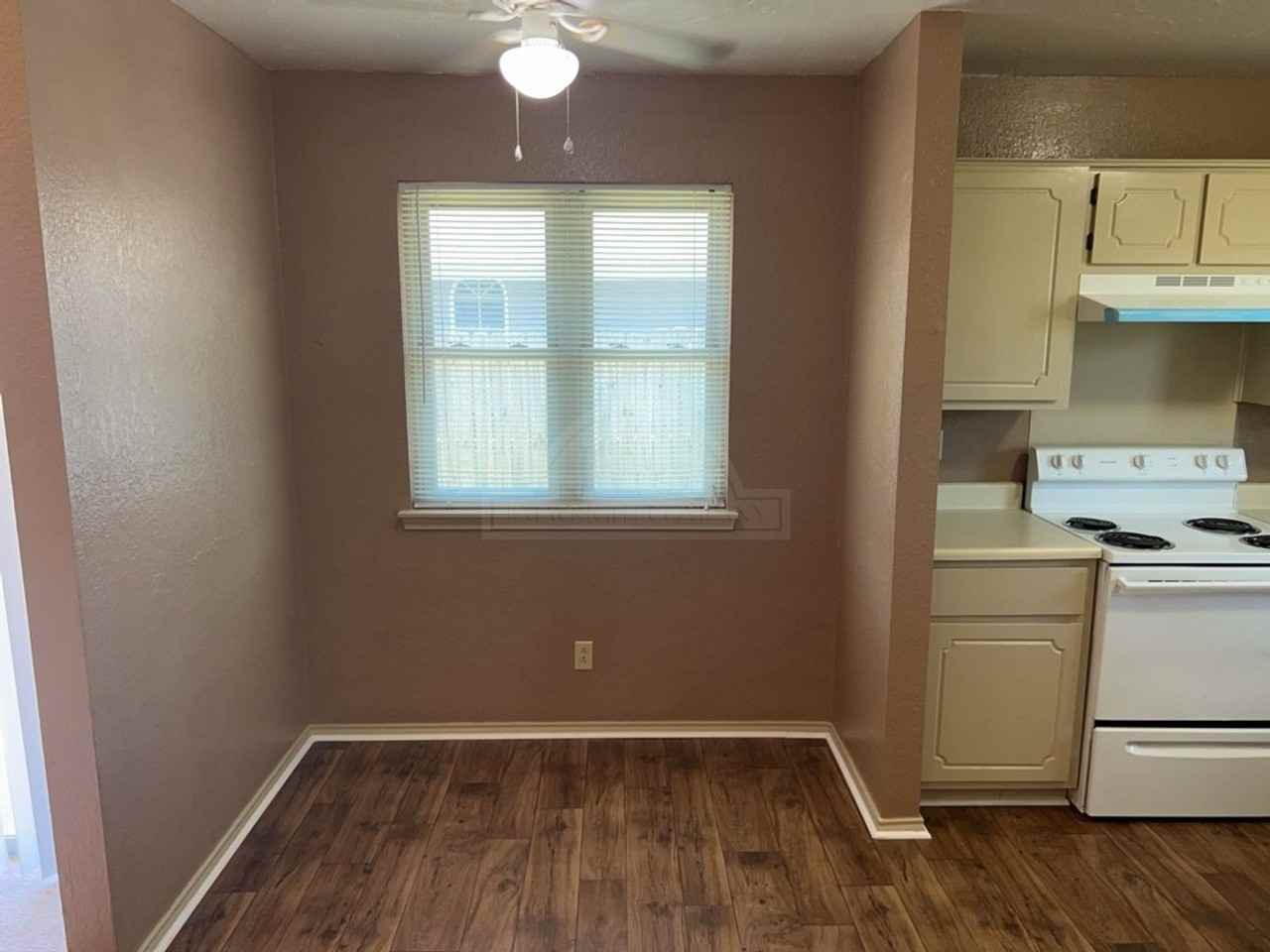 2212 Silverhill Dr - Photo 3 of 16